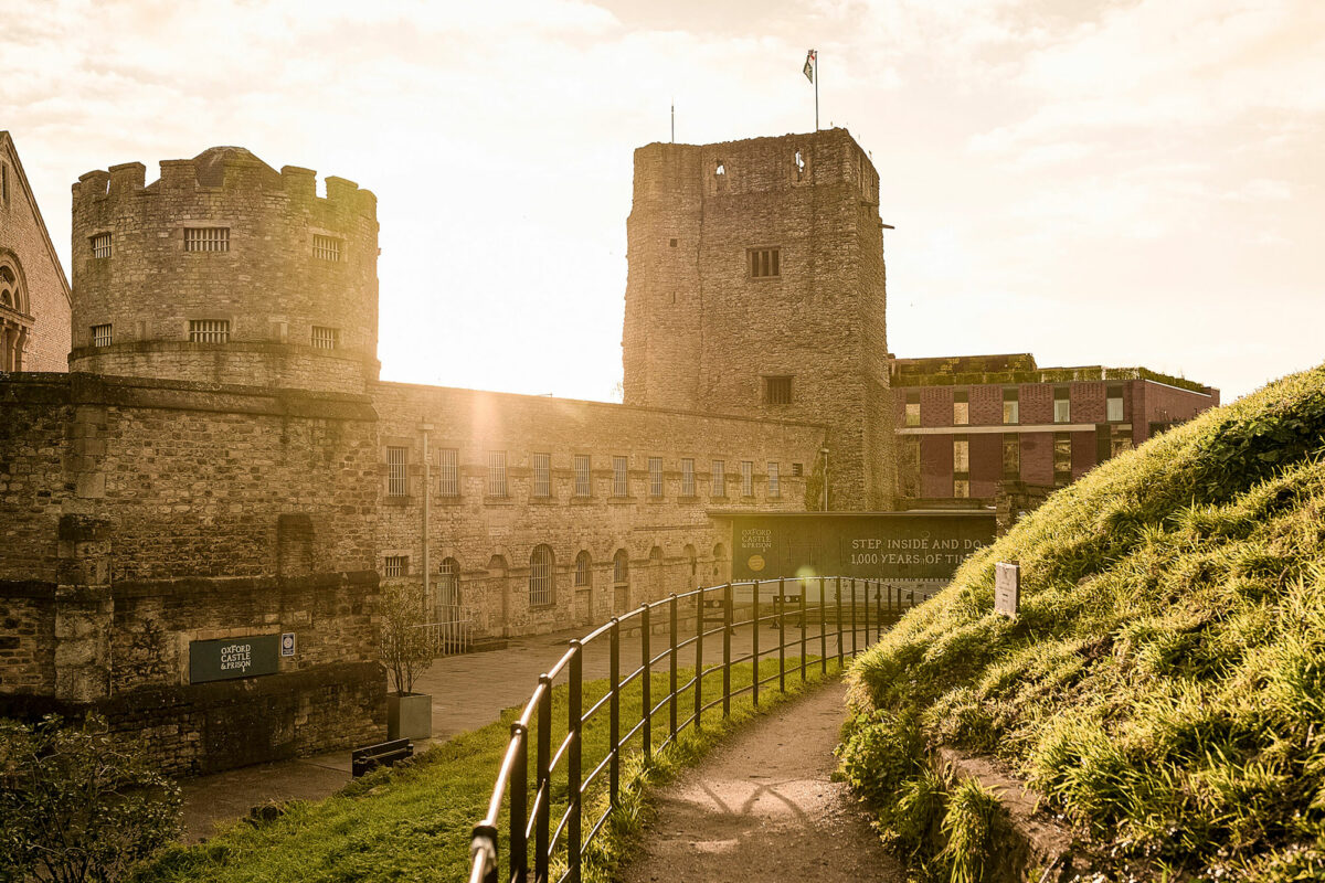 Castle Outside Sunset 2019 2000Px 1200X800 (1)